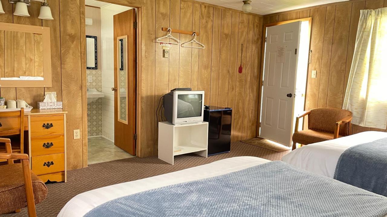 Rachel'S Motel And Cottages Surrey ภายนอก รูปภาพ