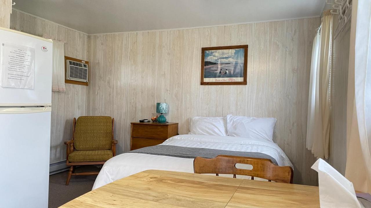 Rachel'S Motel And Cottages Surrey ภายนอก รูปภาพ