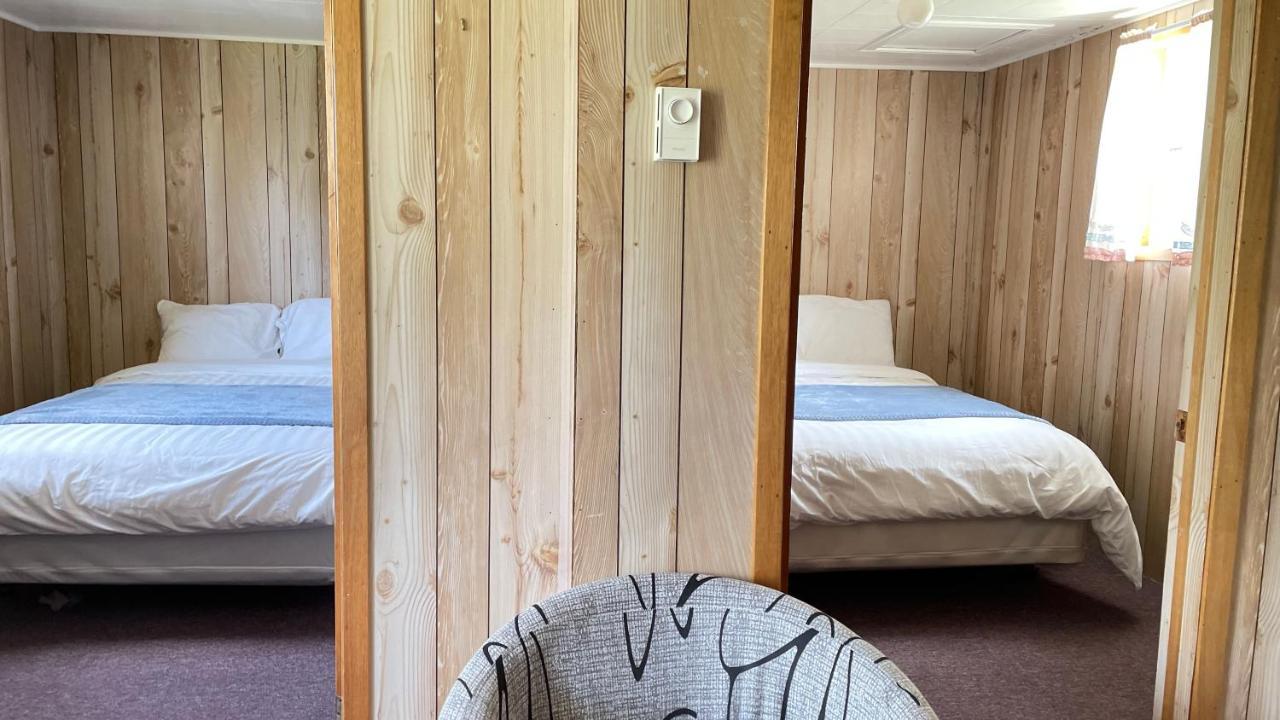 Rachel'S Motel And Cottages Surrey ภายนอก รูปภาพ