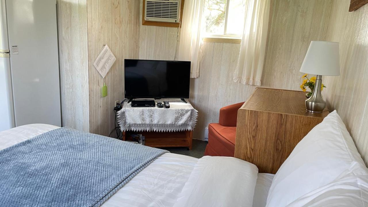 Rachel'S Motel And Cottages Surrey ภายนอก รูปภาพ