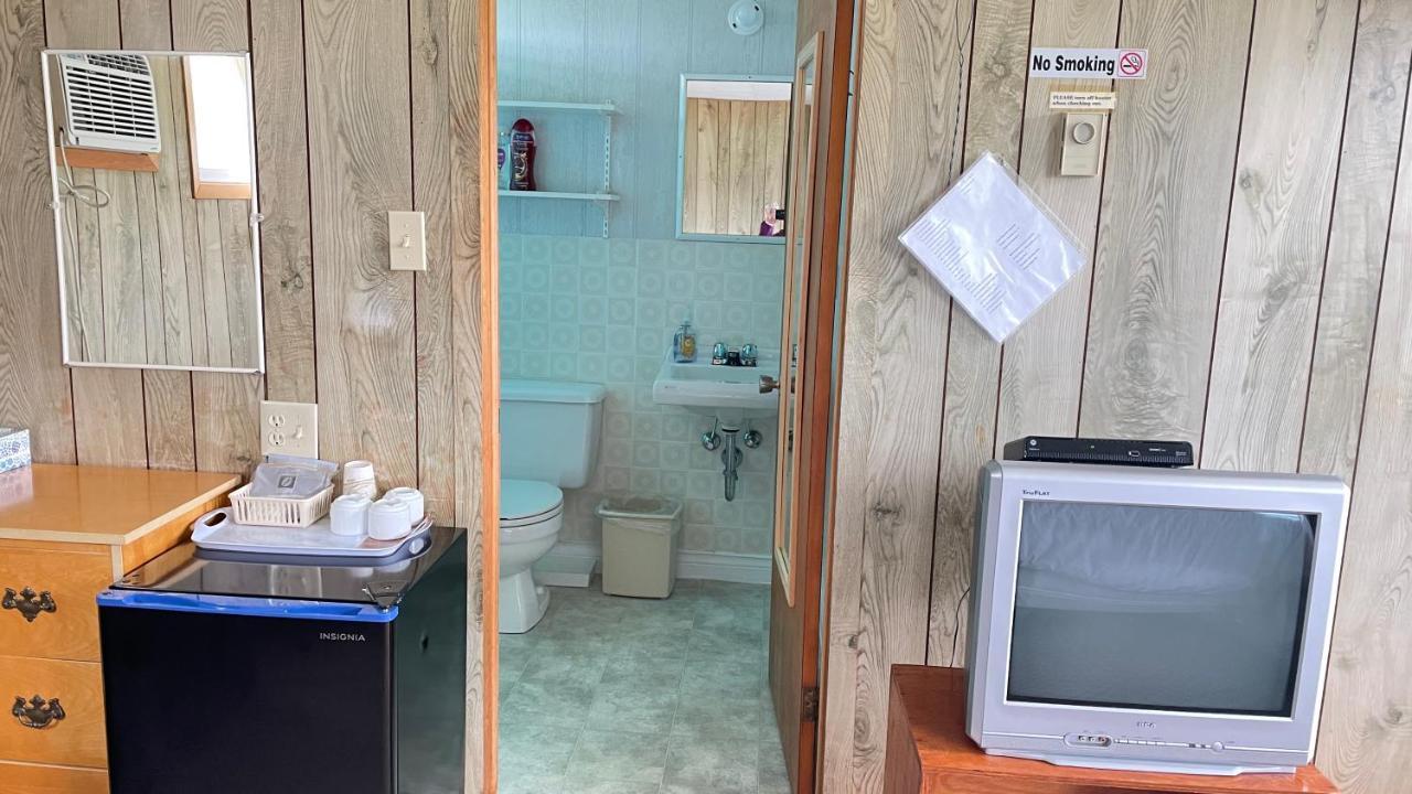 Rachel'S Motel And Cottages Surrey ภายนอก รูปภาพ