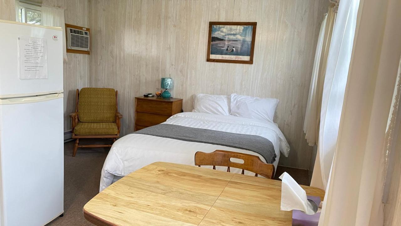 Rachel'S Motel And Cottages Surrey ภายนอก รูปภาพ