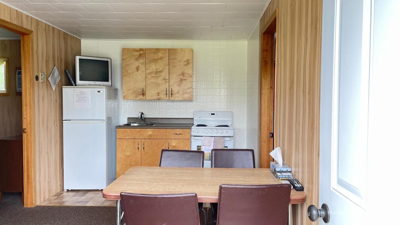 Rachel'S Motel And Cottages Surrey ภายนอก รูปภาพ