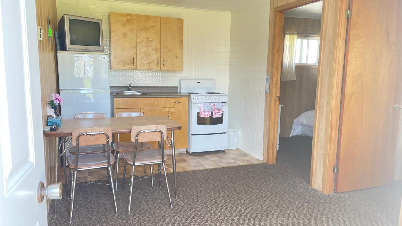 Rachel'S Motel And Cottages Surrey ภายนอก รูปภาพ
