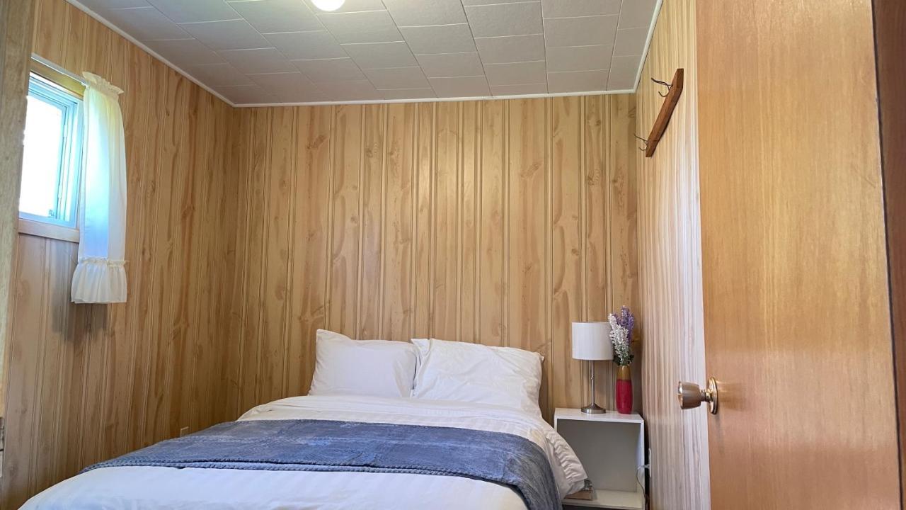 Rachel'S Motel And Cottages Surrey ภายนอก รูปภาพ