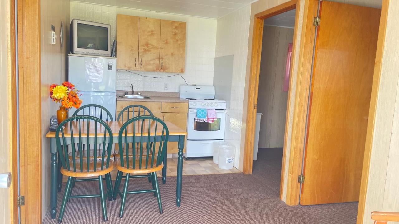 Rachel'S Motel And Cottages Surrey ภายนอก รูปภาพ