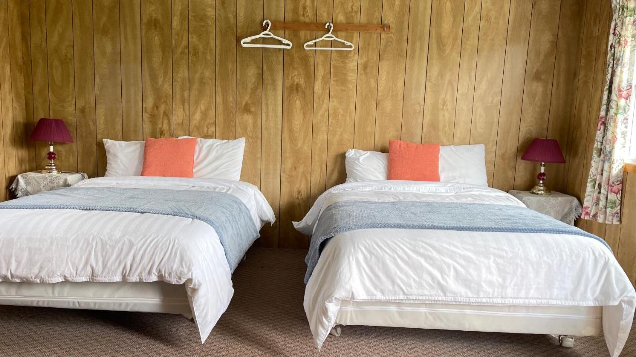Rachel'S Motel And Cottages Surrey ภายนอก รูปภาพ