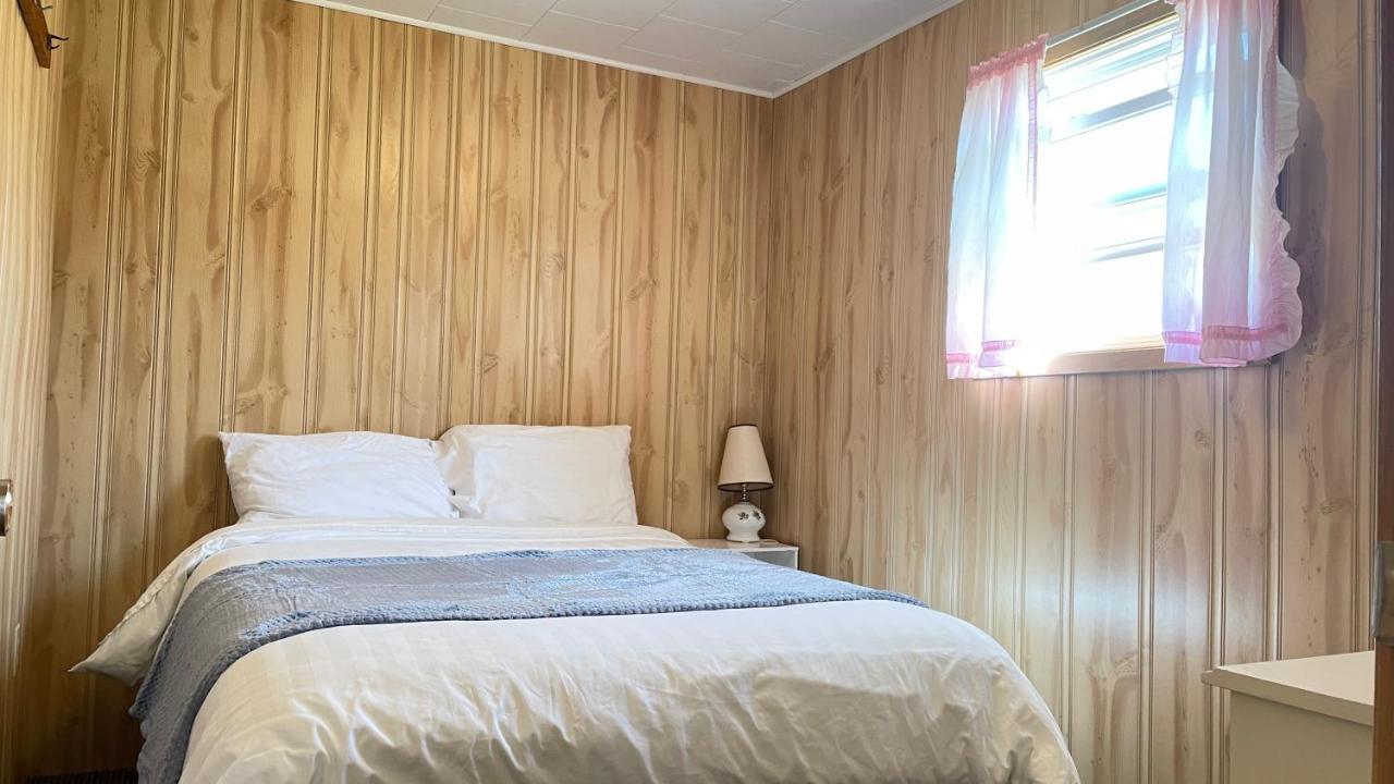 Rachel'S Motel And Cottages Surrey ภายนอก รูปภาพ