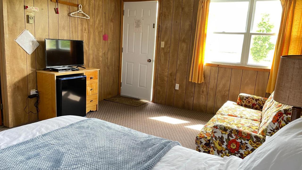 Rachel'S Motel And Cottages Surrey ภายนอก รูปภาพ
