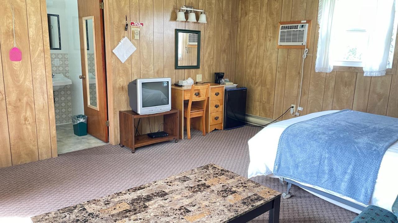 Rachel'S Motel And Cottages Surrey ภายนอก รูปภาพ