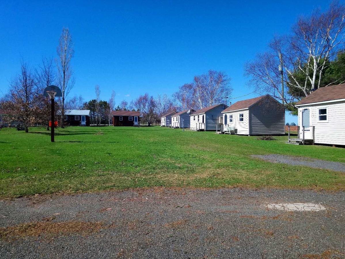 Rachel'S Motel And Cottages Surrey ภายนอก รูปภาพ