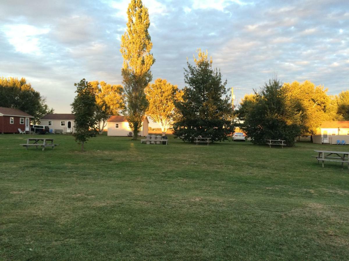 Rachel'S Motel And Cottages Surrey ภายนอก รูปภาพ
