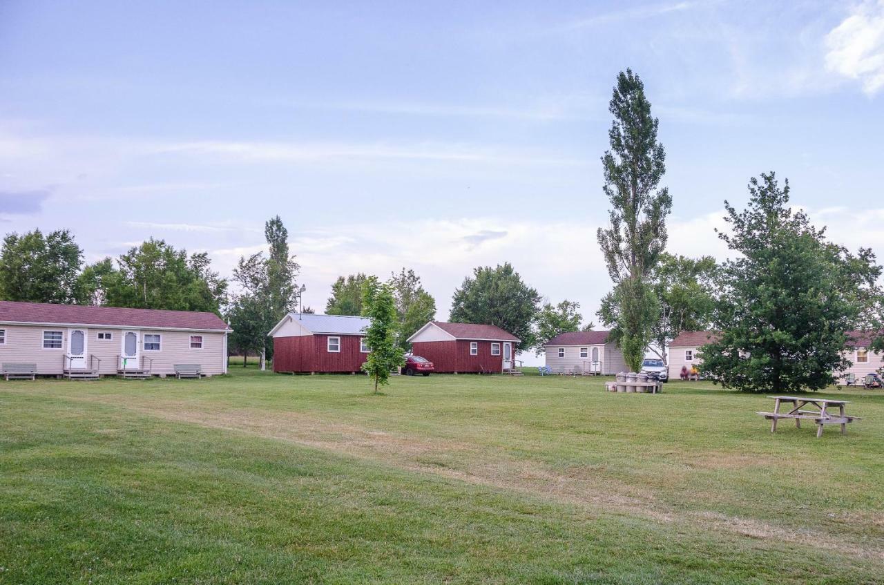 Rachel'S Motel And Cottages Surrey ภายนอก รูปภาพ
